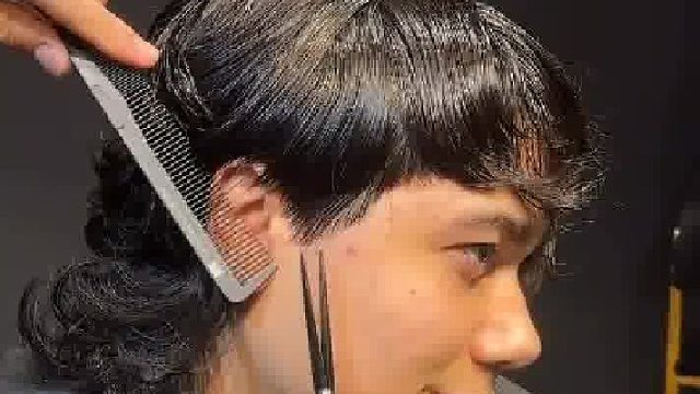 顾客：剪好没有 Tony：别急，还有一个八拍