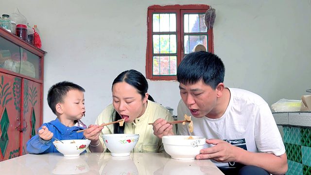自从有了二胎，一家人其乐融融，平淡生活真幸福！