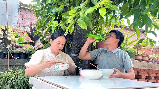 天气太热了，老公干活没胃口，看看媳妇做了啥