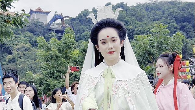 周末，陪着家人来东莞观音山登高许愿，尤为重要！