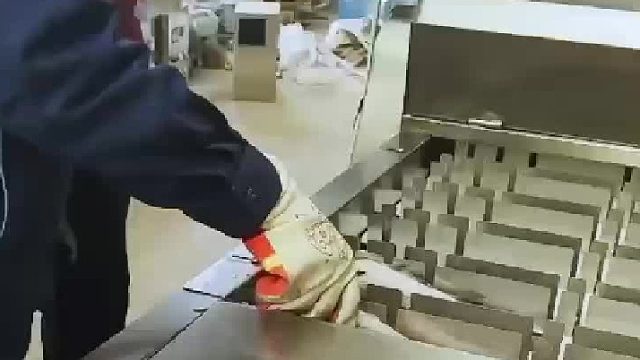 秋刀鱼切段机鲅鱼切斜段设备沙丁鱼去头去尾机马鲛鱼连续切割设备