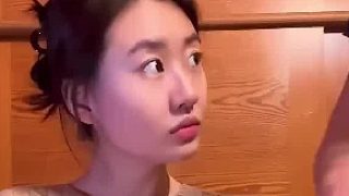 男生挑戰(zhàn)虎口奪食，女友三秒破解封印，隨后收拾他！