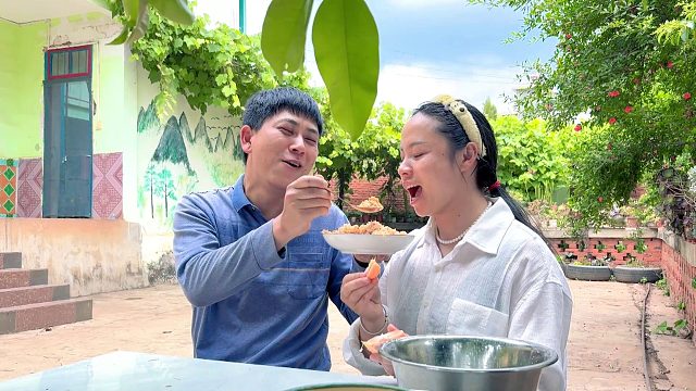 媳妇减肥不吃饭，孩子们不在身边，老公的做法真甜蜜