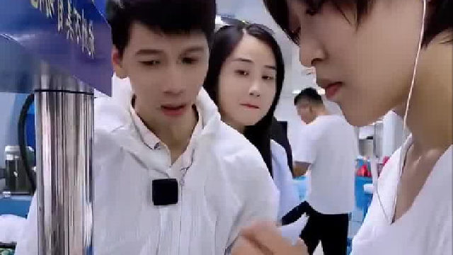 老板压榨员工的第367天，一边压榨一边画饼