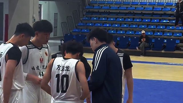 从建队到夺冠，言语说不出有多难，感谢大家对我一年来的支持！感觉所有球迷朋友和队员