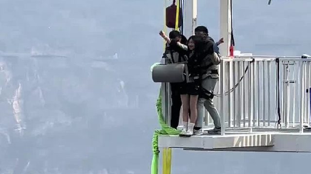 生活从来不会辜负一个努力的人，越努力，越幸运。