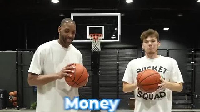 和麦迪玩投篮游戏，你觉得谁会赢？