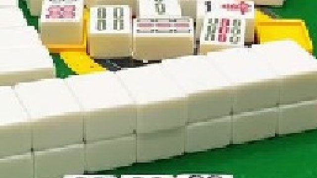 成麻换三张 四川麻将：你们会选择打哪张。合川有不有一起玩的小伙伴