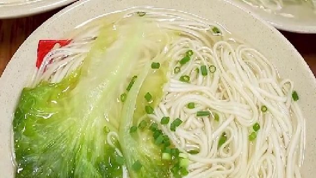 鱼仔配面，味道没治了呀！