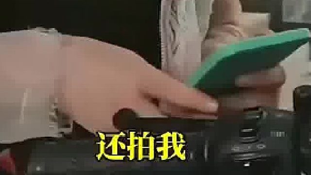 外卖小哥店外候餐挂运动相机，女子无端怀疑偷拍，背后隐情引人深