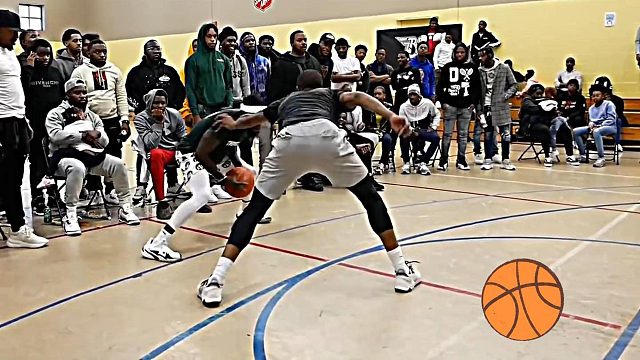 火药味十足的单挑赛差点演变拳击赛，小规完全不吹，大规全是伤人动作！