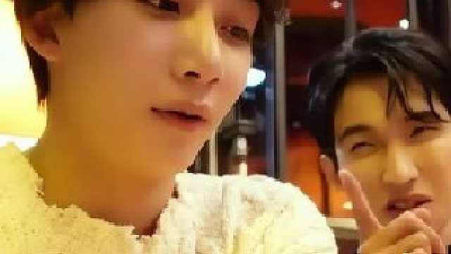 尹净汉一笑就知道他又开始编故事了