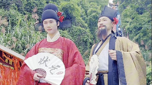 大文豪“苏东坡”和状元郎邀您来东莞观音山，游园赏景许愿，欢度假日好时光