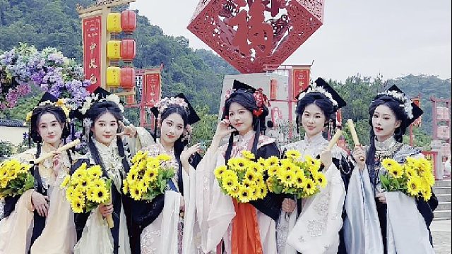 端午佳节，学子们邀您来东莞观音山登高赏景，许下一个前程似锦、金榜题名的美好愿望！
