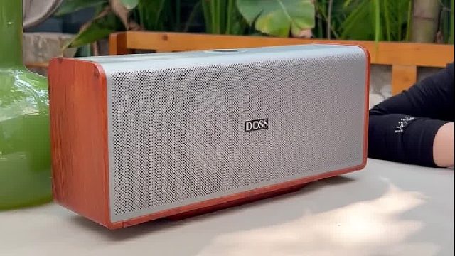 为什么买家都说一定要买一对而不是一台？管风琴声从头顶倾泻，航天器摩擦声在脚底游走，全景声的音效太绝了