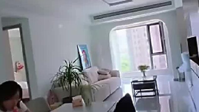 妻子让丈夫带两三个冰淇淋回来，丈夫理解成了带“23个”