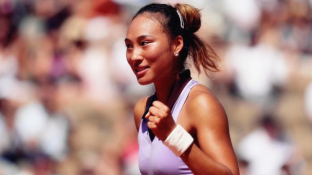 创造性十足！郑钦文无解削球得分，姆博科完全没有预料到