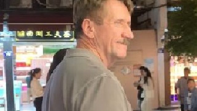 好好好，这种外国小老头吻上中国文化的戏码能不能多来点，我爱看！