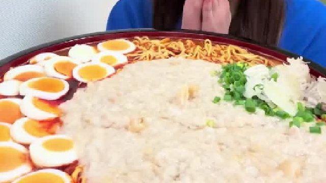 女大学生的午餐