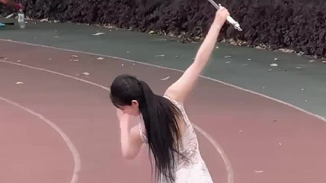 如果你非想学剑，学姐也可以教你