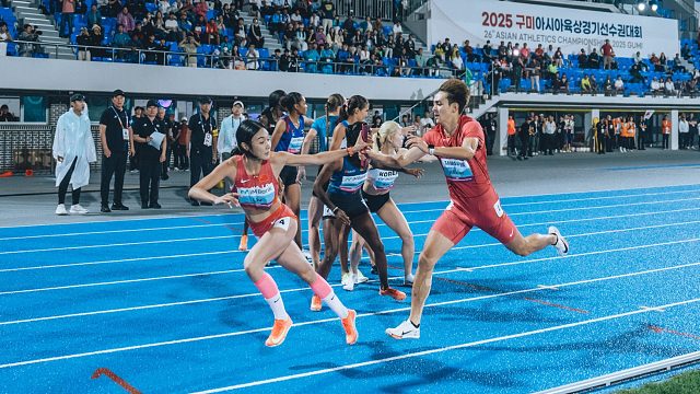 失而复得！接力落后5米，结果中国飞人艾力西尔狂飙奋力跑回第一