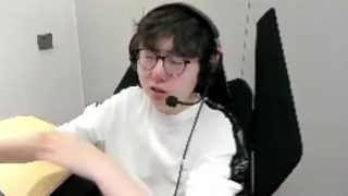 鍋老師：我聽史森明說，烏茲和小明在找陪玩打組排，只是不直播玩！