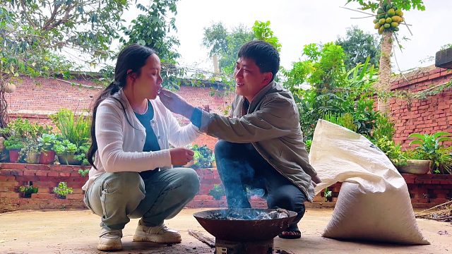 老公火烧蚕豆，媳妇却不敢吃，没想到这么香