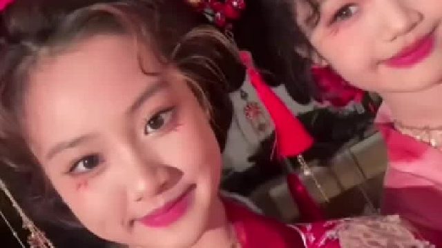 甜馨和朋友拍古装写真，扮相非常美，想拍电视剧的自信来了