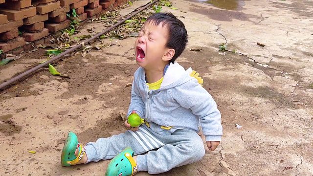 二胎出生3年，老婆不在家，爸爸是怎样带娃的