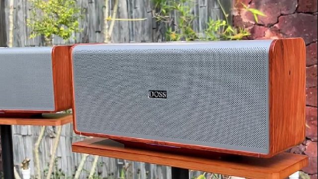 木纹金属搭得挺高级，声场一开整个房间都在旋律里流动