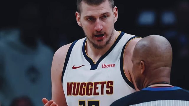 这个小胖子真乃神人也，一跃成为了历史！ 我打游戏都打不出这样的数据！