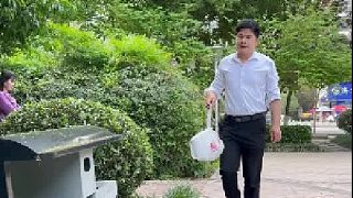 這個(gè)男人的行為必須曝光他