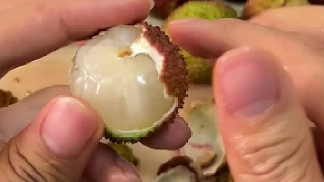 吃完的荔枝皮先不要着急扔