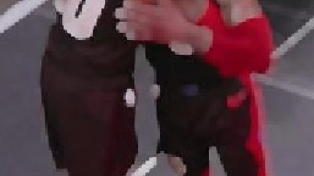 后来瓜哥在渣拓完成了救赎利拉德并没有为瓜哥夺得总冠军他们一个继续追逐梦想一个陷入交易泥潭