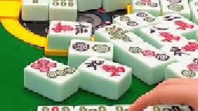 成麻换三张 四川麻将：这就是概率问题了，以及安全出张。合川有不有一起玩的小伙伴