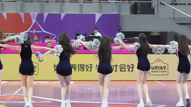 蕞红啦啦队高抬腿，这样你们还能认识吗，最后的一字马绝了！