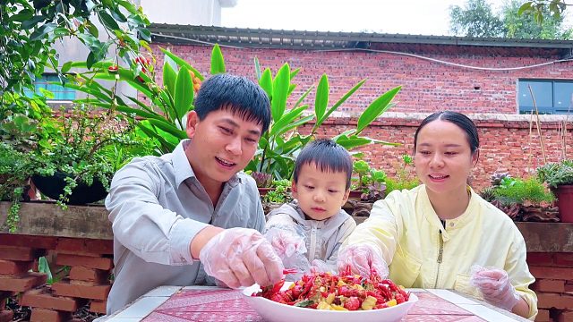 老公偷偷买龙虾，却被媳妇一顿训，吃在嘴里乐在心里