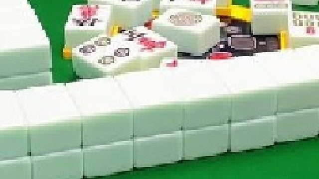 成麻换三张 四川麻将：这种摸起都费力呀。合川有不有一起玩的小伙伴