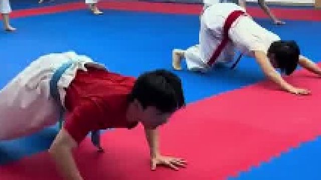 队里出现了大青蛙