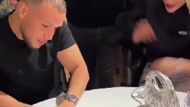 如蛇从下方出来时咬手怎么办？