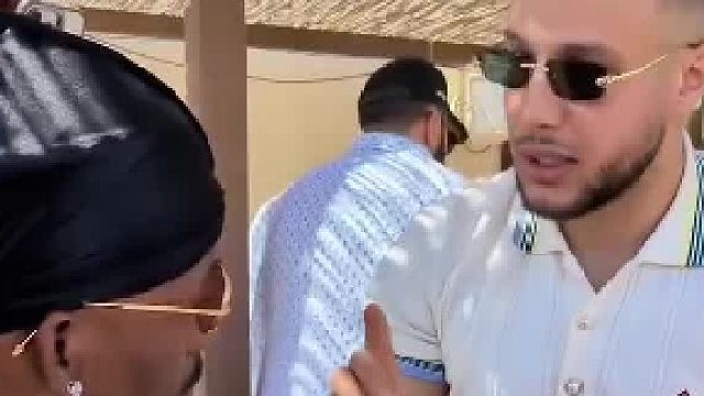 魔术师放条蛇吓吓巴特勒哈哈哈