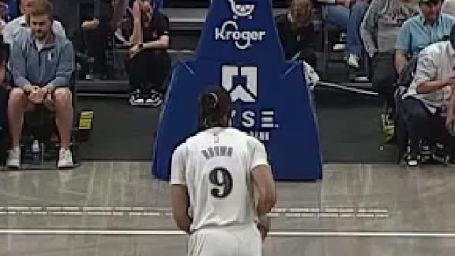 奇怪的罚球姿势