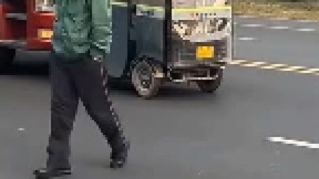 大爷可真拼命啊！