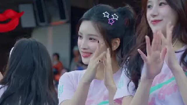 清凉暴击！苏超啦啦队夏日限定水舞，南京高温都退散！