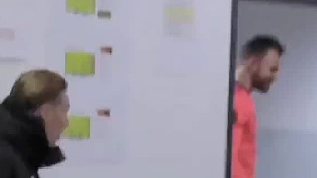 门将独自一人防守“两个”队伍的进攻