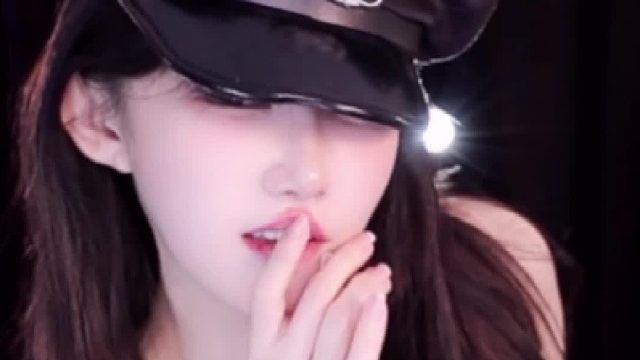 【阿稀稀ovo】想送你一个超级可爱的礼物，可是快递员不让我钻箱子