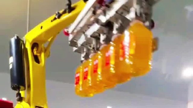 桶装大豆油搬运本森关节垛码机