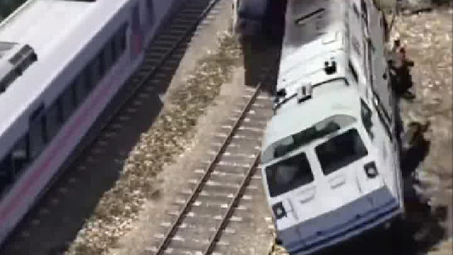 一字长龙被撞一下变成一字长蛇。