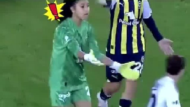 女足偷袭门将进球后，裁判居然判罚有效？