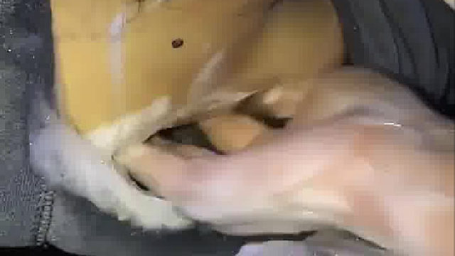 不是应该放个毛巾吗？